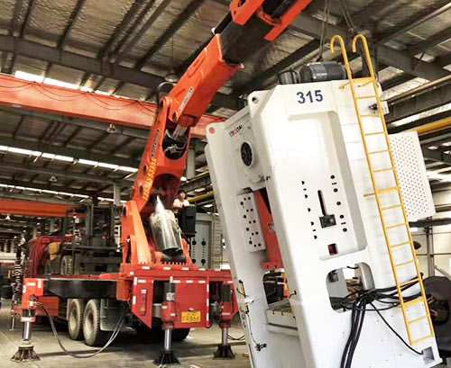 镇远附近随车吊出租，轻松解决运输难题