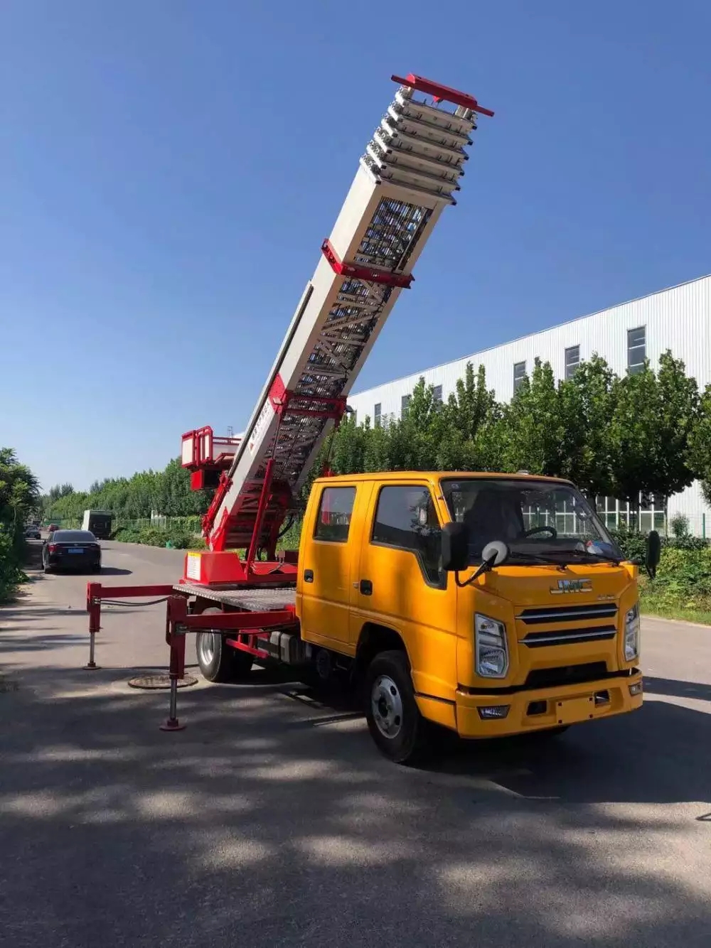 镇远附近的云梯车出租服务：轻松解决高空作业需求